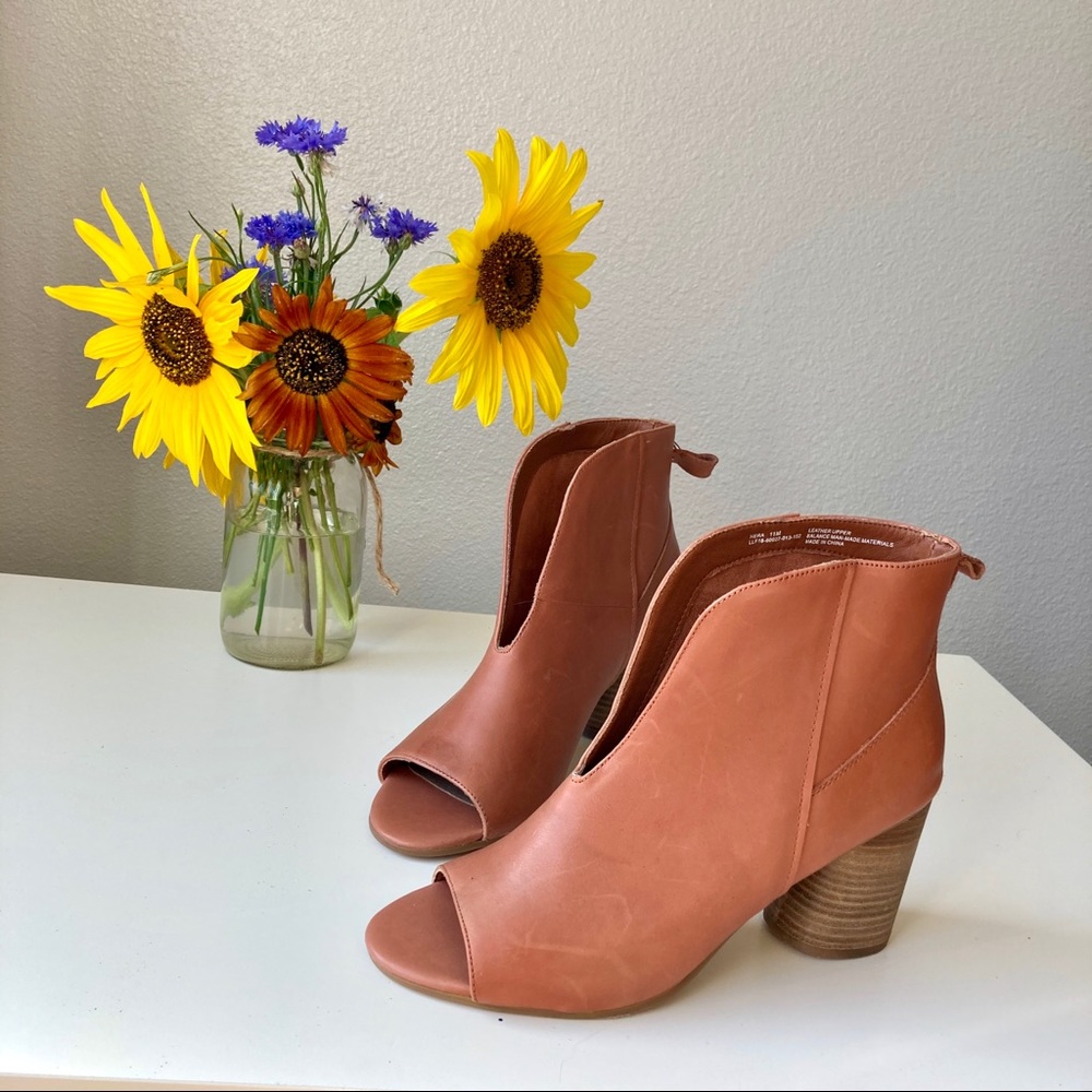 Lucca Lane Hera Open Toe Booties 11 NWT brown tan